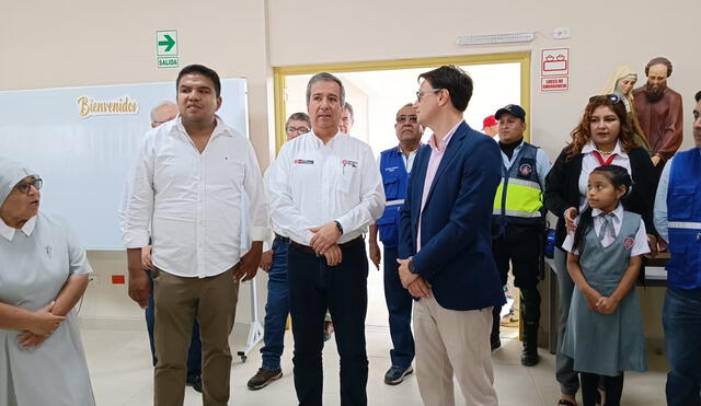 Raúl Pérez-Reyes, inauguró colegio Fe y Alegría. Foto: La República