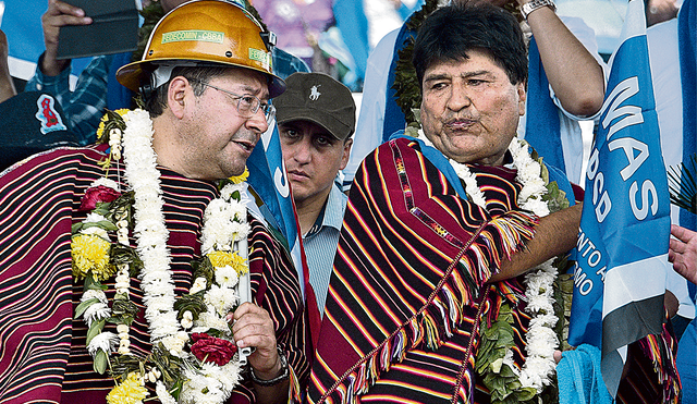 Bronca oficialista. Presidente Luis Arce y Evo Morales cuando eran aliados en el MAS. Foto: AFP