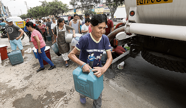 Fiscalización. La Sunass ha anunciado que supervisará que Sedapal cumpla con repartir agua a vecinos de zonas afectadas. Foto: difusión