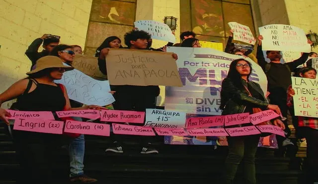 Familiares y amigos realizaron plantón en la Divincri. Piden la máxima snción para presunto feminicida. Foto: La República