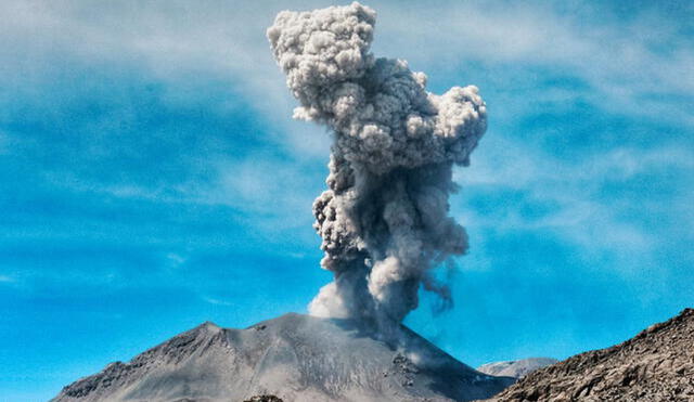 Volcán Sabancaya registra dispersión de cenizas  y pondría en riesgo a vecinos. Foto: La República
