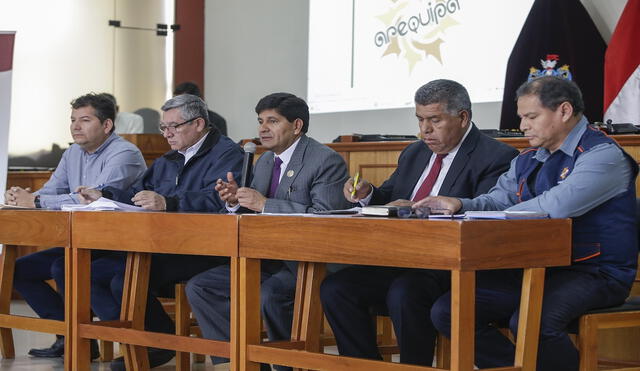 Gobernador Sánchez y sus funcionarios expusieron avance de presupuesto de 2023. Foto: La República