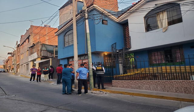 En distrito de Paucarpata se registró el feminicidio de una enfermera. Fue apuñalada 14 veces por expareja. Foto: La República