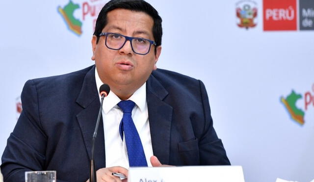 El ministro Alex Contreras deberá combatir la informalidad en el mercado peruano si quiere acceder a OCDE. Foto: MEF