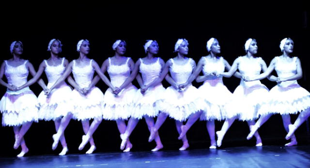 Estudiantes de ballet del Colegio Brígida Silva de Ochoa. Foto: Difusión.