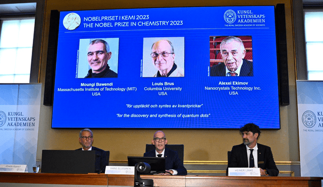 Tres científicos de universidades estadounidenses recibieron el premio nobel de Química 2023. Foto: EFE