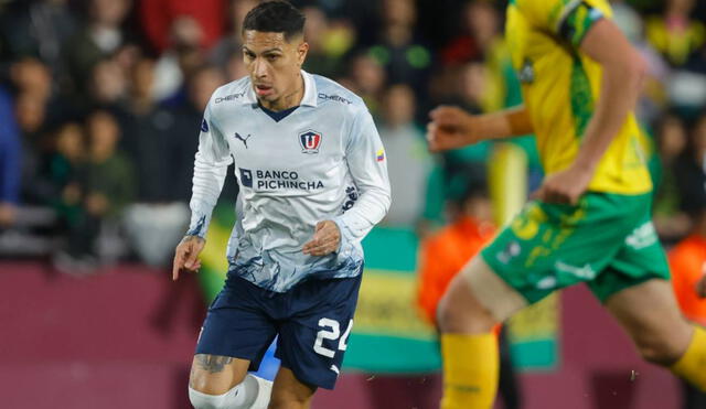 Paolo Guerrero fue titular en el partido entre LDU Quito vs. Defensa y Justicia. Foto: EFE