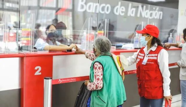 A partir del 10 de octubre los beneficiarios podrán retirar los subsidios en agencias bancarias. Foto: Andina