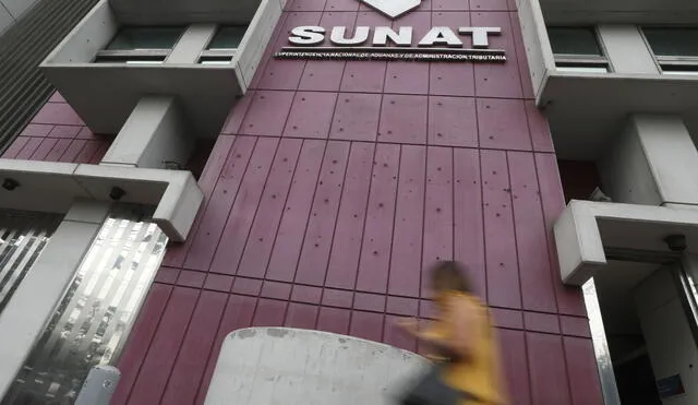La Sunat también incautó 29 celulares “iPhone 15” que no fueron declarados. Foto: Andina