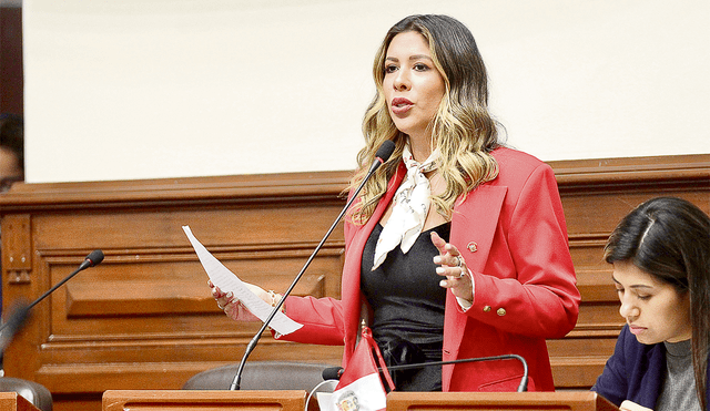 Protegida. El fujimorismo y sus aliados mueven sus fichas para evitar que Rosselli Amuruz deje la Mesa Directiva. Foto: difusión