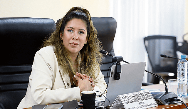 Legisladora Rosselli Amuruz aseguró que sus viajes también fueron por temas familiares y “asuntos personales”. Foto: Congreso - Video: ‘Cuarto poder’