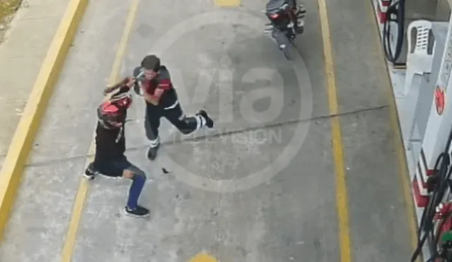 Cámaras de seguridad del grifo captaron el violento episodio. Foto: captura Vía Televisión. Video: Vía Televisión