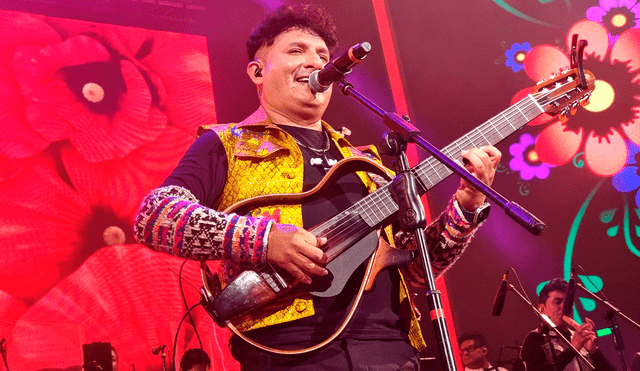 Max Castro cantó sus temas más populares, con los que conquistó al público. Foto: Mirian Torres URPI-LR