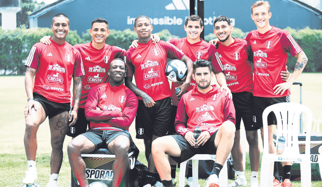 Alegría. Oliver Sonne junto a sus compañeros de la selección peruana en las instalaciones de la Videna. Foto: difusión