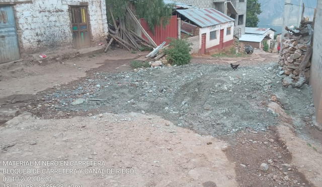 Mineral se cayó de camión por diferentes zonas en localidad de Huayao. Foto: cortesía