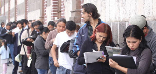 Aproximadamente 340.000 jóvenes que terminan el colegio no continúan con ningún tipo de estudio superior. Foto: Andina