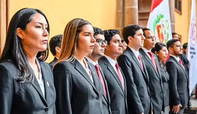 Una de las características del perfil del postulante es tener una amplia vocación de servicio al país. Foto: ADP Una de las características del perfil del postulante es tener una amplia vocación de servicio al país. Foto: ADP