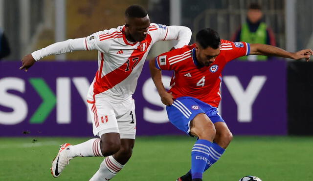 La selección peruana enfrentó a la chilena en Santiago por las Eliminatorias. Foto: EFE