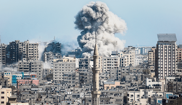 El dato. Los bombardeos de Israel continúan en toda la Franja de Gaza. Los objetivos son cuarteles de Hamás en torres de vivienda y las lanzaderas de misiles ocultas entre las casas. Foto: EFE