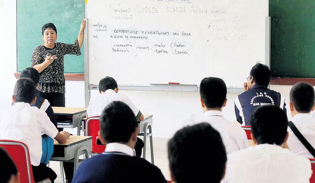 Educadores ingresarán a primera escala de carrera magisterial. Deberá pasar tres años para que puedan ascender y mejorar salario.