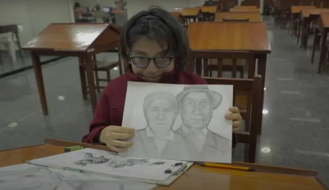 Yoshelin Raymundo demostrando su talento para el dibujo. Foto y video: Pronabec
