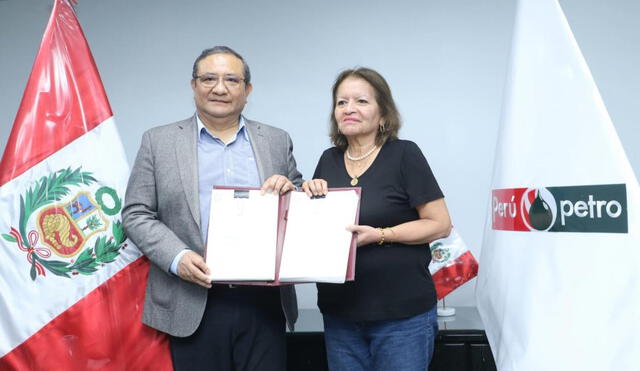 Petroperú y Perupetro suscribieron contratos de licencia de explotación de hidrocarburos. Foto: Perupetro