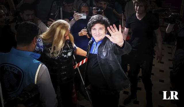 Javier Milei llegó hasta su local de votación acompañado de un fuerte resguardo policial y su hermana Karina Miliei. Foto: captura La Nación