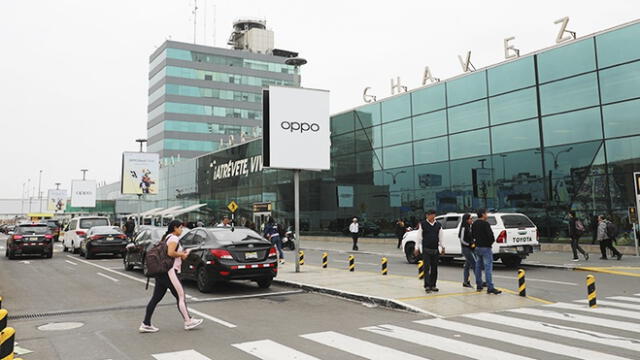 Nuevas reglas en la playa de estacionamiento del Jorge Chávez. Foto: Andina