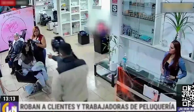 Acción delincuencial quedó grabada en las cámaras de la peluquería, las cuales ayudarían en la investigación. Foto: captura Latina