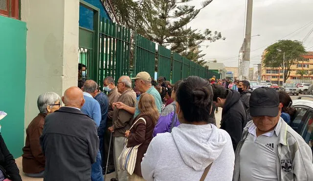 Los asegurados volvieron a reclamar la falta de atención en Hospital Naylamp.  Foto: La República