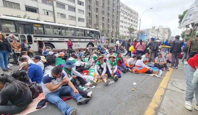 Los alcaldes alzaron su voz de protesta ante la falta de presupuesto. Foto: Rosa Quincho / URPI -LR