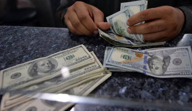 El dólar en el mercado paralelo cotizaba en S/3,840 la compra y S/3,865 la venta. Foto: Andina