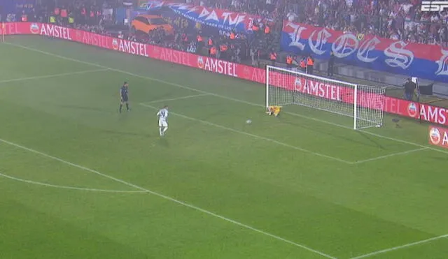 Paolo Guerrero sacó un misil y falló el primer penal en la tanda entre LDU vs. Fortaleza por la final de la Copa Sudamericana. Foto: captura ESPN