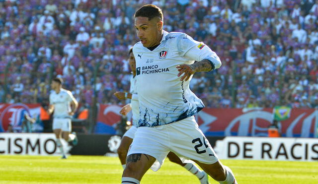 Paolo Guerrero ganó su primer título con el equipo albo. Foto: LDU Oficial/Video: ESPN