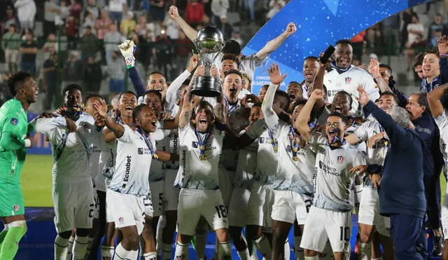 LDU Quito campeonó la Copa Sudamericana tras vencer en penales a Fortaleza. Foto: EFE