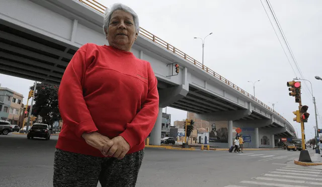 Gladys Urbina, vecina del paso a desnivel de la av. Guardia Chalaca, en el Callao. Foto: John Reyes/La República