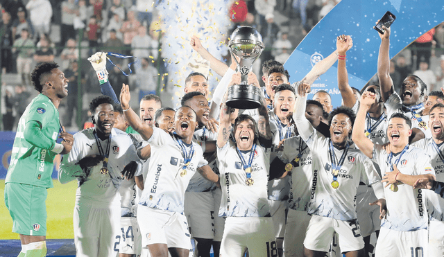 Una nueva. Liga de Quito alcanzó su segunda estrella en la Copa Sudamericana. Foto: difusión