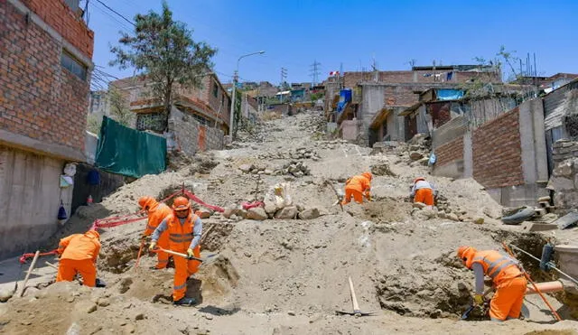 Buena parte de las obras prometidas por la administración directa son veredas y pistas. Foto: La República