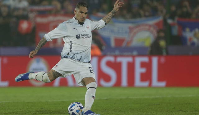 Paolo Guerrero es titular en LDU y ha anotado 3 goles. Foto: EFE.