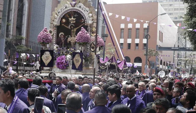 Servicio de transporte se verá afectado por últim procesión del Señor de los Milagros. Foto: Marco Cotrina / La República