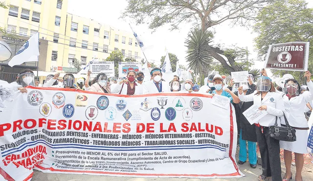 Solo nombrados. Este aumento salarial beneficiará al personal médico nombrado del Minsa. Trabajadores CAS deberán iniciar su proceso de nombramiento. Foto: Carlos Contreras / La República