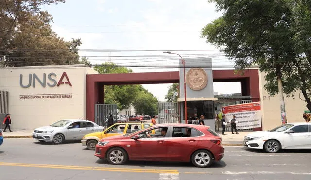 Compras de libros en la UNSA son cuestionadas, debido a que solo se hizo con un proveedor que decia tenr la exclusividad. Foto: La República