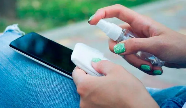 Lo mejor para la pantalla de tu celular es limpiarla con un paño de microfibra. Foto: El Universo