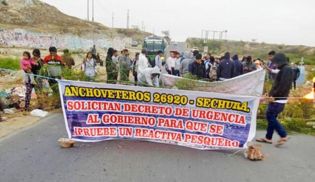 En Sechura los manifestantes bloquearon diferentes vías principales. Foto: Agenda Sechurana