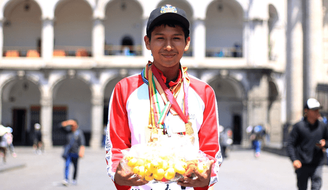 Deportista quiere seguir creciendo en el ajedrez. Foto: Ozono televisión