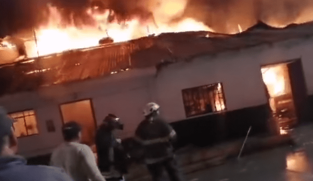 Incendio dejó 2 fallecidos y 4 viviendas en escombros. Foto: captura de Diario El Clarín Amazonas. Video: Diario El Clarín Amazonas