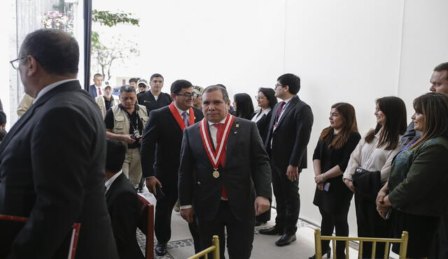 Javier Arévalo junto a De la Cuba inauguraron Sala laboral Transitoria que ayudará en reducir carga procesal. Foto: Rodrigro Talavera