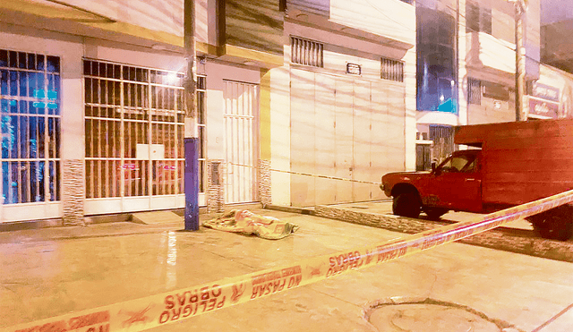 Escenario. Sicarios descendieron de un automóvil blanco y asesinaron a Alex Pintado y a su sobrino de 18 años en este local. Foto: La República