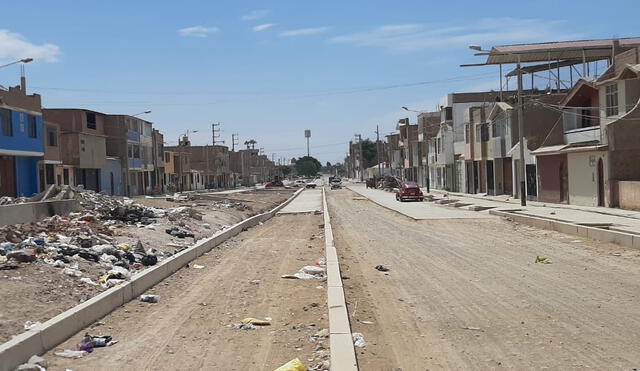 Trabajos abandonados sirven como basurero. Foto: Carlos Vásquez/La República