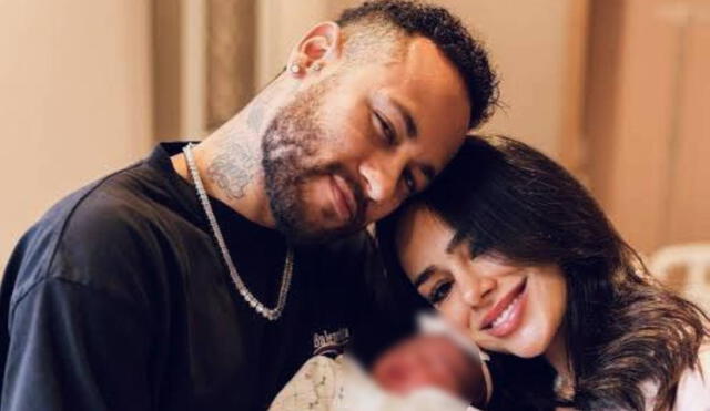 Neymar Junior posando feliz con su pareja y su hija recién nacida. Foto: Instagram